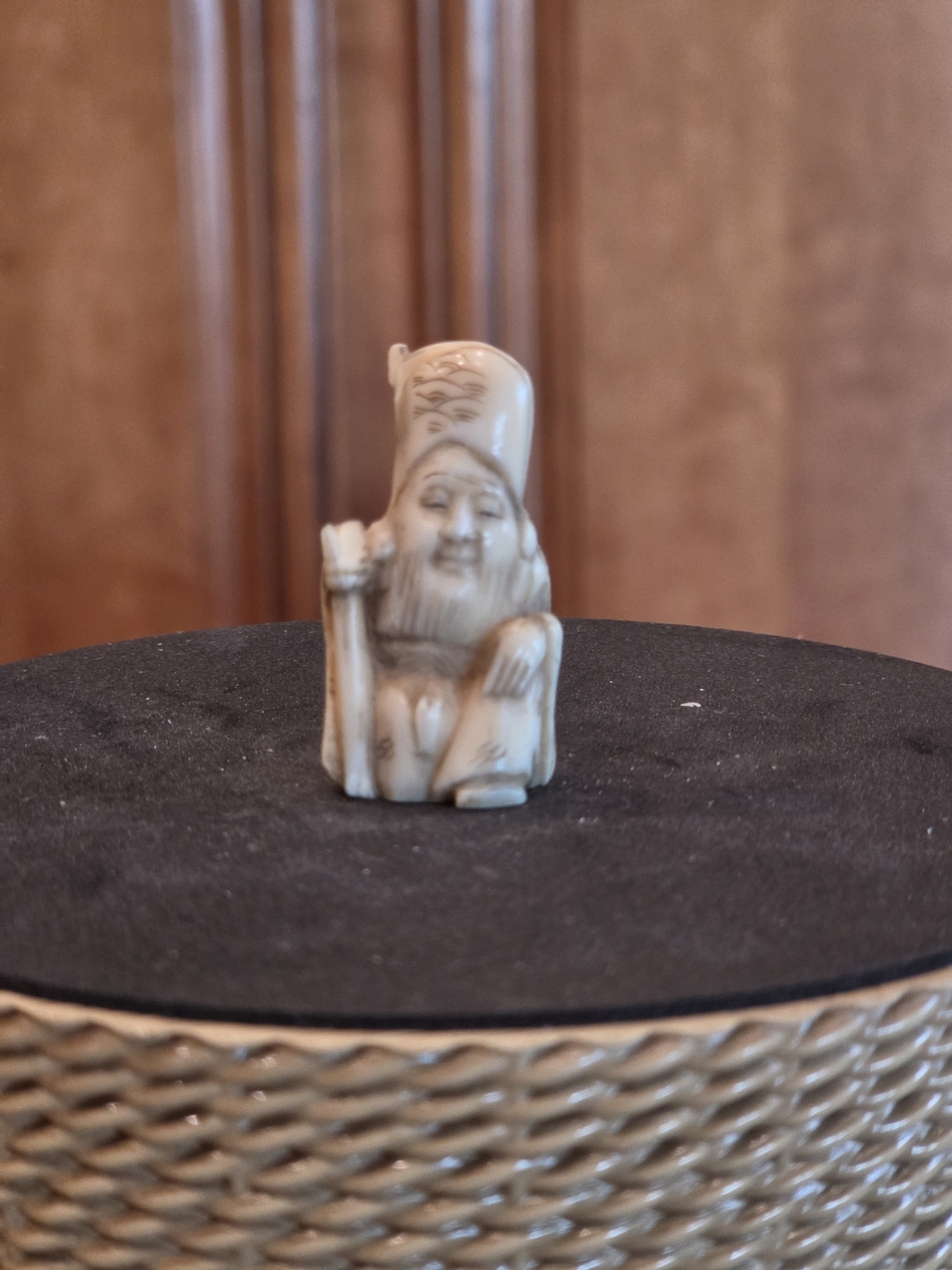 Netsuke Hand-Carved Figurine Kneeling Bearded Man - RARE Collectible EUC